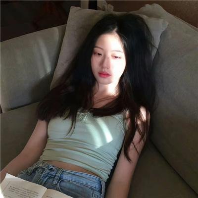 黑暗中的两个人